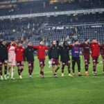 Göztepe, Fenerbahçe ile 1-1 berabere kalarak Beşiktaş ile olan puan farkını 4’e çıkardı.