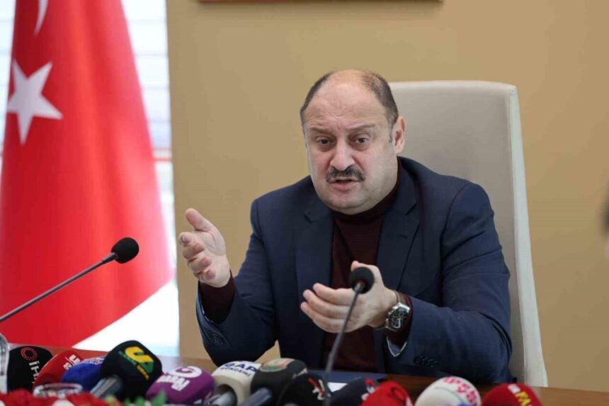 Şanlıurfa’da Başkan Gülpınar, yoğun kar yağışına dair bilgilendirme toplantısı düzenledi.