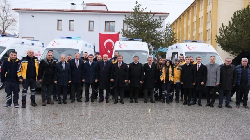 Erzincan’da Hafız Mehmet Aydın Aile Sağlığı Merkezi açıldı, 4 yeni ambulans göreve başladı. Erzincan’da Hafız Mehmet Aydın Aile Sağlığı Merkezi açıldı, 4 yeni ambulans göreve başladı.