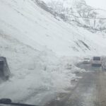 Hakkari-Çukurca yolu üzerindeki çığlar, ekiplerin müdahalesiyle temizlenerek trafiğe açıldı.