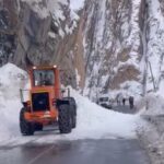 Hakkari-Yüksekova karayolunda çığ olayı yaşandı.