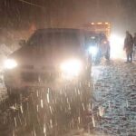 Hakkari’de Çanaklı köyü Tünel civarında çığ düştü, yol ulaşıma kapandı ve araçlar mahsur kaldı.