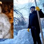 Hakkari’de İlhan Kayhan, kar yığınlarını kullanarak goril figürü yaptı.