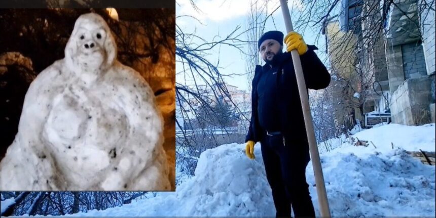 Hakkari’de İlhan Kayhan, kar yığınlarını kullanarak goril figürü yaptı. Hakkari’de İlhan Kayhan, kar yığınlarını kullanarak goril figürü yaptı.