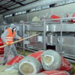 Diyarbakır’da halk ekmek fabrikasında fırın montaj çalışmaları sürüyor, günlük 100 bin ekmek üretilecek.