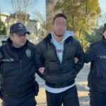 Samsun’da halk otobüsünde lise öğrencisini bıçakla tehdit eden üniversite öğrencisi gözaltına alındı.