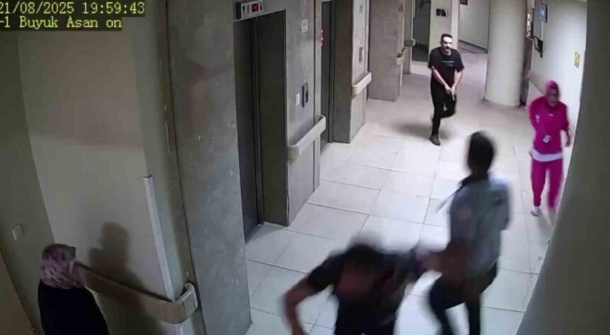 Adapazarı’nda boşanma aşamasındaki eşini hastane koridorlarında yaralayan sanığa 22 yıl hapis cezası verildi. Adapazarı’nda boşanma aşamasındaki eşini hastane koridorlarında yaralayan sanığa 22 yıl hapis cezası verildi.