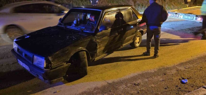 Bartın’da iki aracın çarpışması sonucu bir anne ve oğlu da dahil 4 kişi yaralandı. Bartın’da iki aracın çarpışması sonucu bir anne ve oğlu da dahil 4 kişi yaralandı.