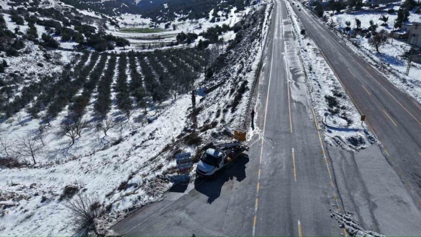 Toroslar EDAŞ, Hatay Samandağ’da kaçak enerji kullanımına karşı denetimlerini sürdürüyor.