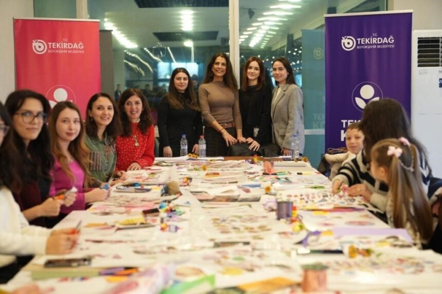 Tekirdağ Büyükşehir Belediyesi, kadınların kişisel farkındalığını artırmak için etkinlik düzenliyor. Tekirdağ Büyükşehir Belediyesi, kadınların kişisel farkındalığını artırmak için etkinlik düzenliyor.