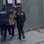 İzmir Konak’ta yakalanan 55 yaşındaki firarinin 16 suçtan arandığı belirlendi.