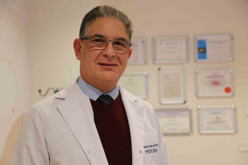 Çocuk Cerrahı Uzmanı Dr. Ahmet Levent Üstün, bebeklerdeki kasık fıtığının tek çözümünün cerrahi olduğunu açıkladı. Çocuk Cerrahı Uzmanı Dr. Ahmet Levent Üstün, bebeklerdeki kasık fıtığının tek çözümünün cerrahi olduğunu açıkladı.