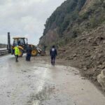 Ereğli’de Yağışların Etkisiyle Heyelan Oluştu, Kara Yolu Kapandı