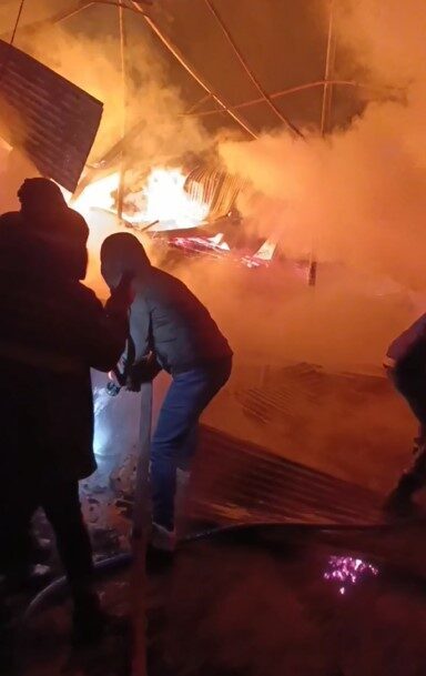 Hizan’da bir atölyede çıkan yangın, paniğe yol açtı; maddi hasar büyük, can kaybı yok.