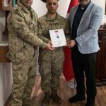 Hozat’taki Uzman Çavuş Yunus Can, sorumluluğu nedeniyle başarı belgesiyle onurlandırıldı.