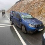 Afyonkarahisar’da otomobilin kontrolden çıkarak refüje devrilmesi sonucu sürücü yaralı kurtuldu.