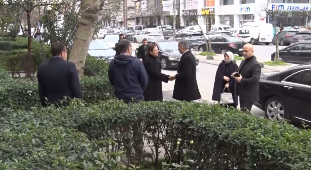 İçişleri Bakanı Ali Yerlikaya, Güngören’de bıçağın kurbanı olan Atlas Çağlayan’ın ailesine başsağlığı diledi.