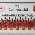 Iğdır’da kargo kutularında 40 litre kaçak viski bulundu, 2 kişiye yasal işlem başlatıldı.