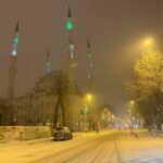 Iğdır’da akşam saatlerinde başlayan kar yağışı, etkisini artırarak sürüyor. Soğuk hava dalgasının devam edeceği bildirildi.