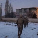 Iğdır’da sokak satıcılarına yönelik 15 adrese eş zamanlı operasyon düzenlendi.