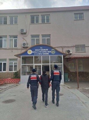 Nazilli’de Jandarma, İki Suçtan Aranan Şahısı Yakaladı