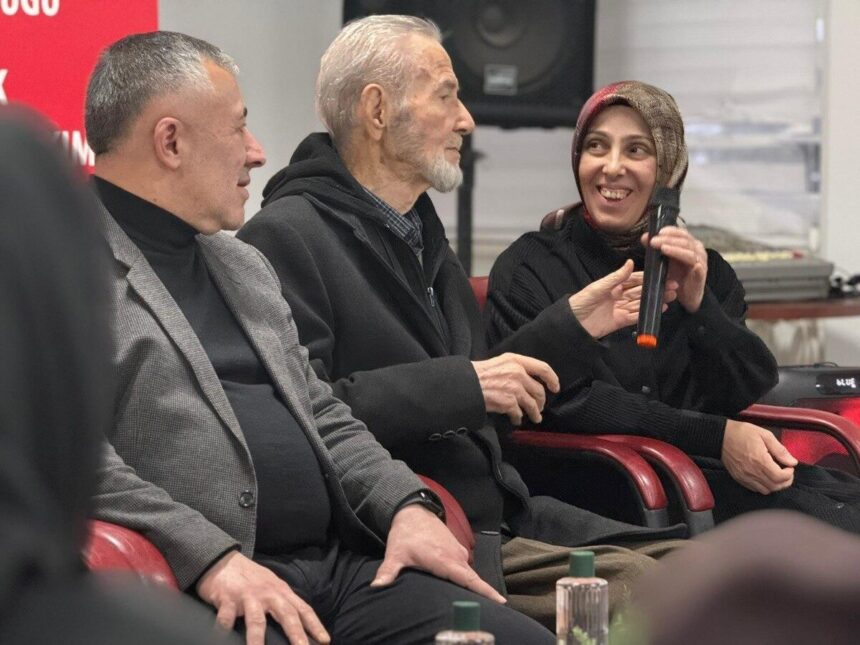 AK Parti Bilecik İl Başkanı Serkan Yıldırım, eşi Berrin Yıldırım ile huzurevi sakinlerini ziyaret etti.