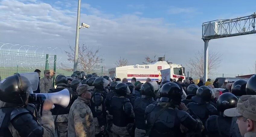 Bakırköy Cumhuriyet Başsavcılığı, Ekrem İmamoğlu’nun diplomasına ilişkin duruşma öncesi jandarmaya mukavemet soruşturması başlattı. Bakırköy Cumhuriyet Başsavcılığı, Ekrem İmamoğlu’nun diplomasına ilişkin duruşma öncesi jandarmaya mukavemet soruşturması başlattı.