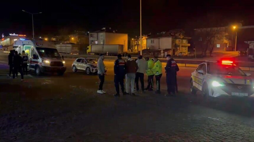 İnegöl ilçesinde iki aracın çarpıştığı kazada 1’i çocuk 3 kişi yaralandı.