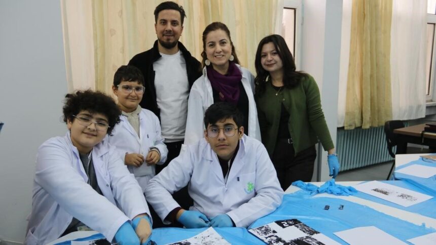 İnönü Üniversitesi Eğitim Fakültesi, Çocuk Üniversitesi ile “Özgün Baskı Resim Atölyesi” etkinliği düzenledi. İnönü Üniversitesi Eğitim Fakültesi, Çocuk Üniversitesi ile “Özgün Baskı Resim Atölyesi” etkinliği düzenledi.