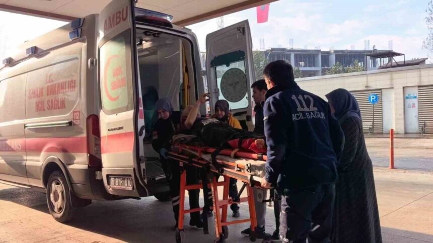 İnegöl’de inşaat malzemeleri deposunda işçi, demirlerin altında kalarak yaralandı. İnegöl’de inşaat malzemeleri deposunda işçi, demirlerin altında kalarak yaralandı.