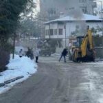 Safranbolu’da bir iş makinesinde çıkan yangına vatandaşlardan ilginç müdahale gösterildi.