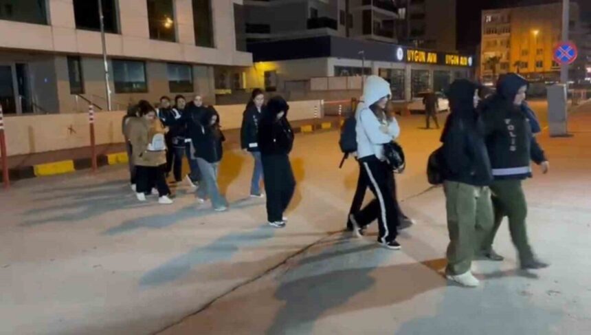 İskenderun’daki masaj ve SPA salonlarına yapılan denetimlerde 9 yabancı uyruklu kadın gözlem altına alındı.