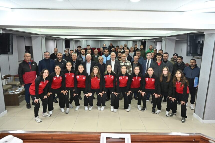 Isparta Belediye Başkanı, amatör kulüplere destek miktarını artırdı Isparta Belediye Başkanı, amatör kulüplere destek miktarını artırdı