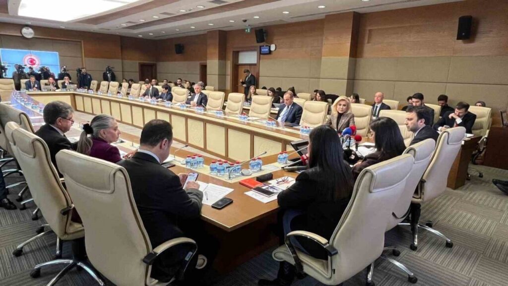 İstanbul Emniyet Müdürlüğü, TBMM çocuk suçları komisyonuna sunum yaptı; suç örgütleri dijital platformlarda dikkat çekiyor.