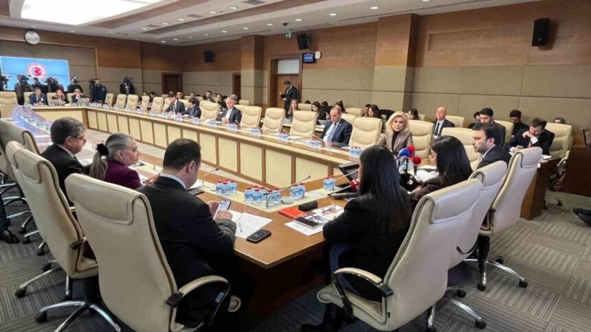 İstanbul Emniyet Müdürlüğü, TBMM çocuk suçları komisyonuna sunum yaptı; suç örgütleri dijital platformlarda dikkat çekiyor.