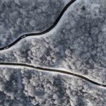 Kartepe, kar yağışının ardından güneşle birlikte ziyaretçi akınına uğradı. Tatilciler doğanın tadını çıkarıyor.