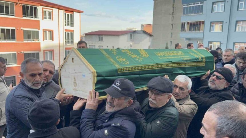 İstanbul metro kazasında yaşamını yitiren 22 yaşındaki öğrenci Berkay Uyar, Samsun’da sonsuzluğa uğurlandı.
