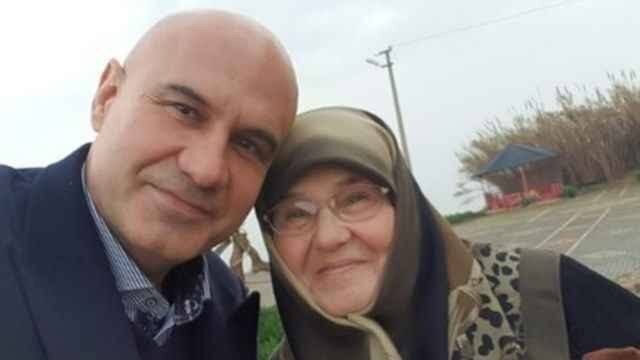 İYİ Parti Milletvekili Turhan Çömez’in annesi İkbal Çömez hayatını kaybetti. İYİ Parti Milletvekili Turhan Çömez’in annesi İkbal Çömez hayatını kaybetti.