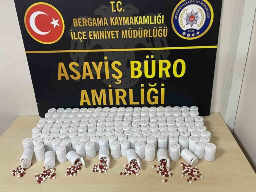 Bergama’da 8 bin 21 uyuşturucu hapla yakalanan şüpheli tutuklandı. Bergama’da 8 bin 21 uyuşturucu hapla yakalanan şüpheli tutuklandı.