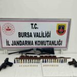 İznik’te jandarma şüpheli şahsın evinde silah ve mermi ele geçirdi.