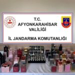 Afyonkarahisar’da yapılan jandarma operasyonunda kaçak parfüm ve kol saatleri bulundu.