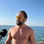 Kadıköy Şaşkınbakkal Sahili’nde dev dalgalar nedeniyle 3 kişi yaralandı, hastaneye kaldırıldılar.