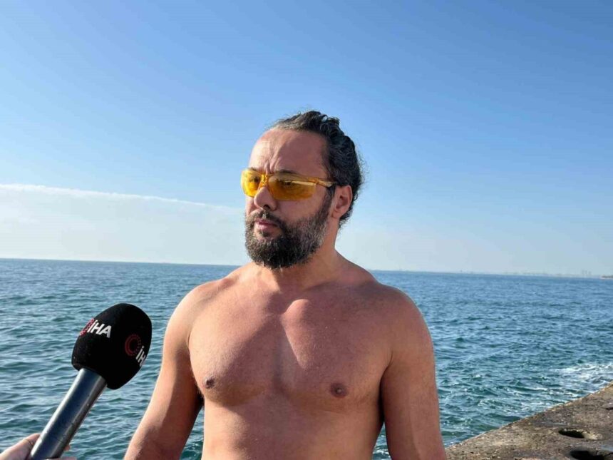 Kadıköy Şaşkınbakkal Sahili’nde dev dalgalar nedeniyle 3 kişi yaralandı, hastaneye kaldırıldılar. Kadıköy Şaşkınbakkal Sahili’nde dev dalgalar nedeniyle 3 kişi yaralandı, hastaneye kaldırıldılar.