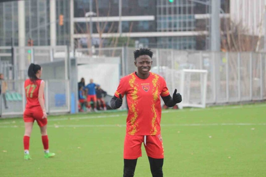 Auran Kayseri Kadın Futbol Kulübü’nün golcüsü Kafayat Atoke Başhıru, Hatay Defne 1994 Spor maçında 5 gol attı. Auran Kayseri Kadın Futbol Kulübü’nün golcüsü Kafayat Atoke Başhıru, Hatay Defne 1994 Spor maçında 5 gol attı.