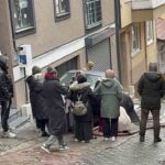 Kağıthane’de 3 katlı binanın 2. katındaki yangın daireyi kullanılamaz hale getirdi.