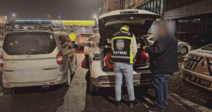 Kayseri’de Drift ve Trafik İhlali Yapan Sürücülere Cezalar Kesildi Kayseri’de Drift ve Trafik İhlali Yapan Sürücülere Cezalar Kesildi