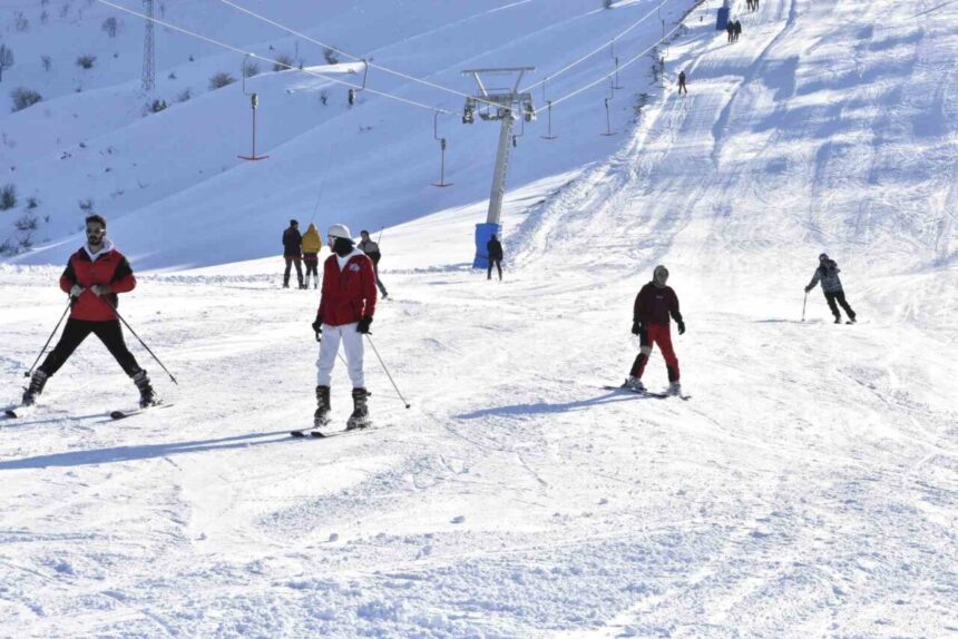 Bitlis’te Kar Yağışıyla Kayak Tesisleri Dolup Taştı
