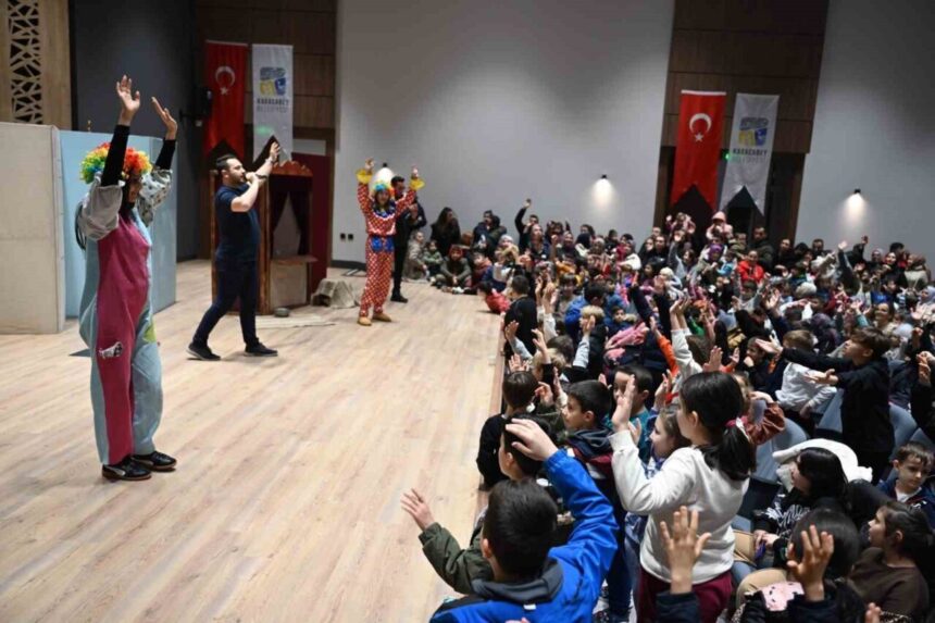 Karacabey Belediyesi’nin geleneksel sömestr etkinlikleri, 19-30 Ocak 2026’da Ergün Koç Kültür Merkezi’nde gerçekleştirilecek. Karacabey Belediyesi’nin geleneksel sömestr etkinlikleri, 19-30 Ocak 2026’da Ergün Koç Kültür Merkezi’nde gerçekleştirilecek.