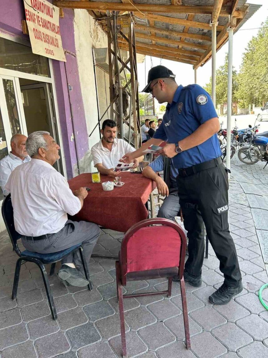 Karakoyunlu Emniyet Müdürlüğü, dolandırıcılık ve kadına yönelik şiddetle ilgili 3 bin 130 kişiyi bilgilendirdi. Karakoyunlu Emniyet Müdürlüğü, dolandırıcılık ve kadına yönelik şiddetle ilgili 3 bin 130 kişiyi bilgilendirdi.