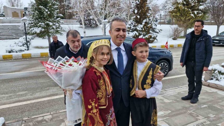 Karaman Valiliği’ne atanan Hayrettin Çiçek görevine başladı Karaman Valiliği’ne atanan Hayrettin Çiçek görevine başladı